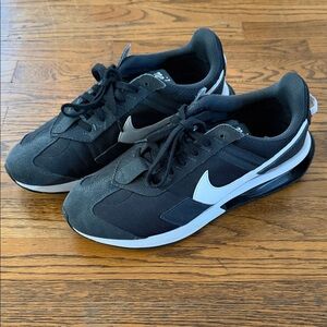 Nike Black and White Men's Athletic Running Shoes
